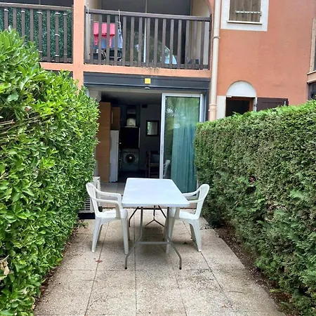 à / 35 M² / Piscine. Appartamento *